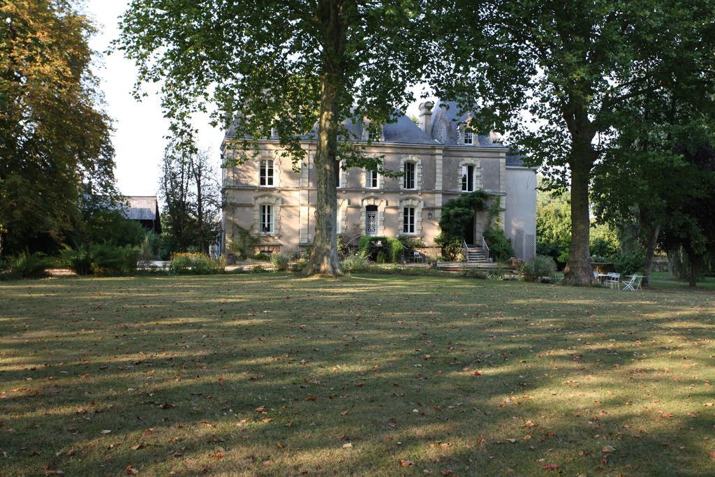Chateau Du Beugnon Bed & Breakfast Tigné Exterior foto
