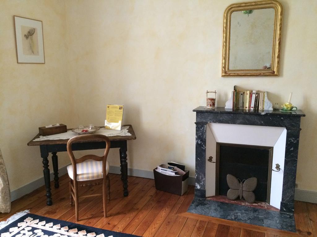 Chateau Du Beugnon Bed & Breakfast Tigné Cameră foto