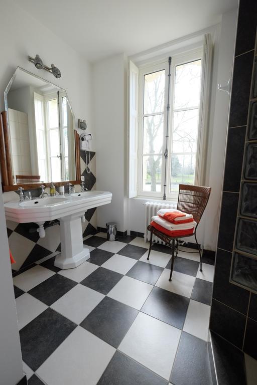 Chateau Du Beugnon Bed & Breakfast Tigné Cameră foto